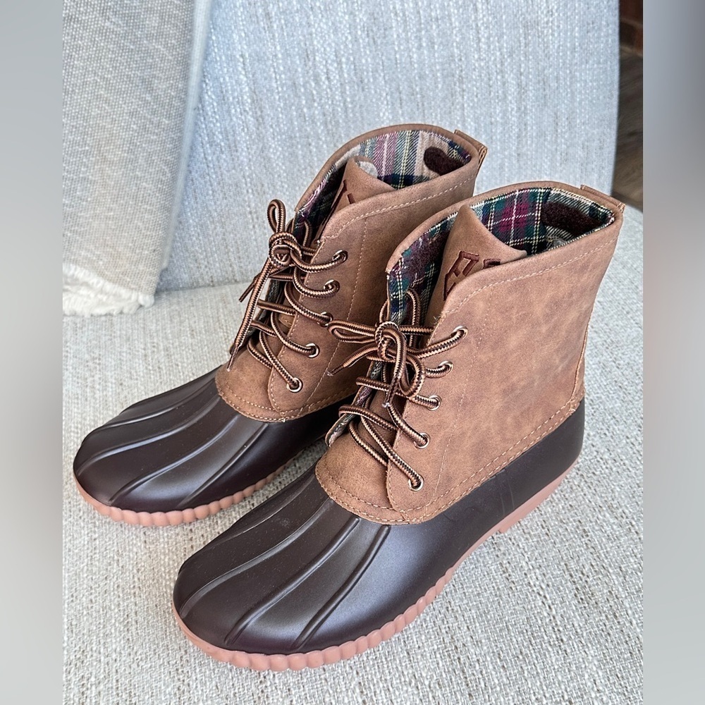 🛍️ NWOT Marleylilly Brown Duck boots Size 9